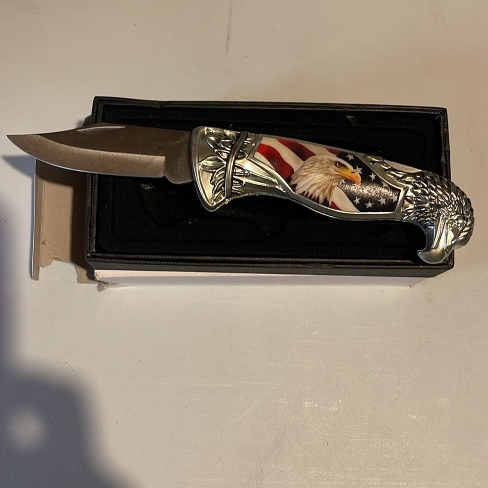 Eagle shaped knife